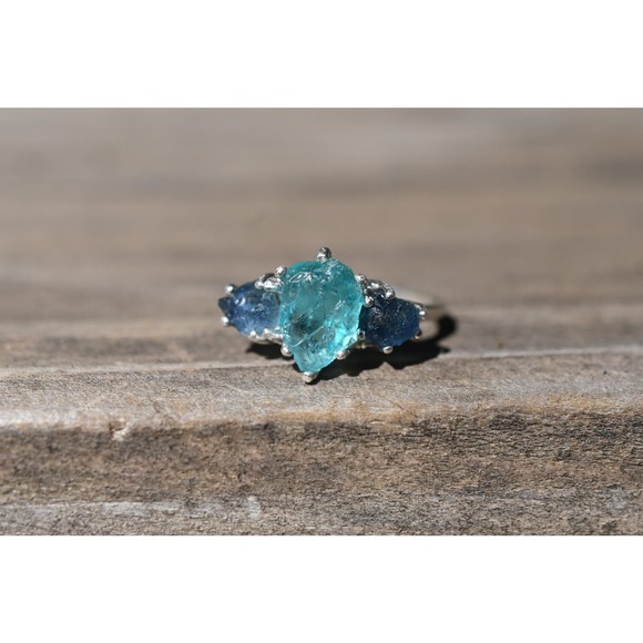 Ocean-Inspired Raw Gemstone Ring with Teal and Blue Crystals on Silver B… - Picture 2 of 9